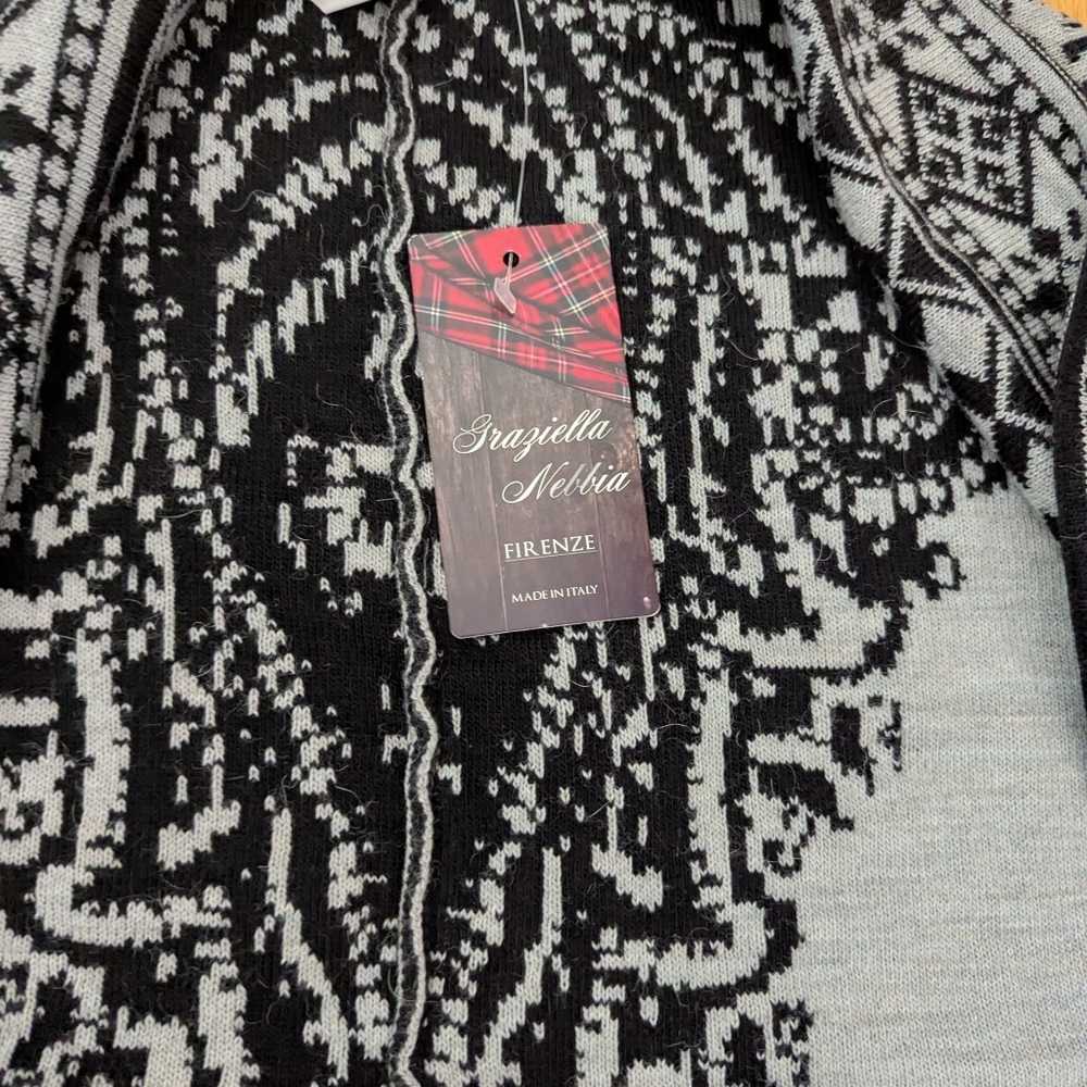 Women's Patterned Poncho - Picture 4 of 4